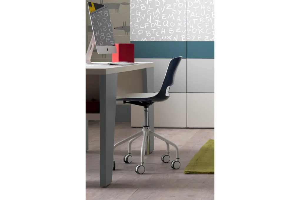 chair with wheels