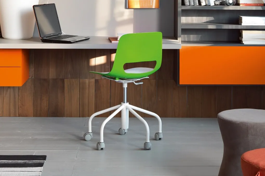 chair with wheels